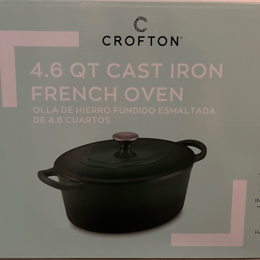 CROFTON 4.6 QT Cast Iron French Oven - Green BRAND NEW. NEVER USED. In box.